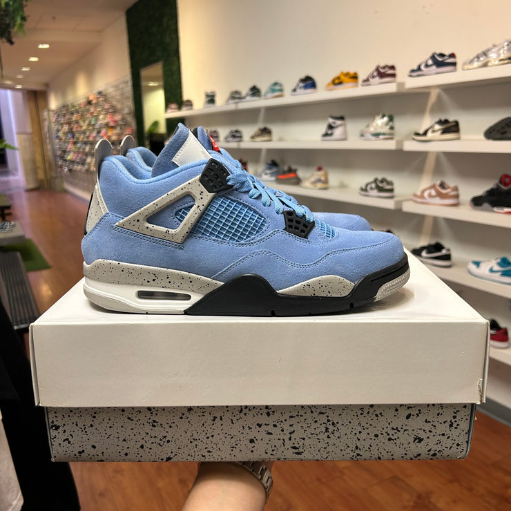 Jordan 4 unc Blue size 9.5