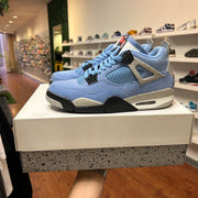 Jordan 4 unc Blue size 9.5