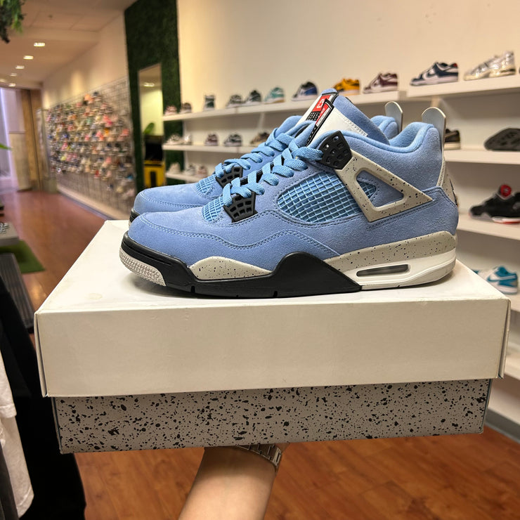 Jordan 4 unc Blue size 9.5