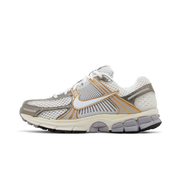 Nike Zoom Vomero 5
Platinum Tint Metallic Gold